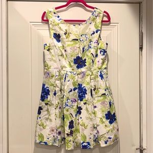 👗 2/$12 Forever 21 Green and Blue floral dress L
